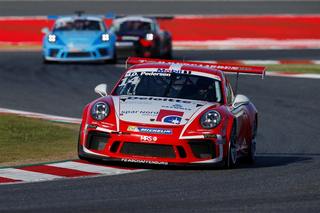 Det blev til point i begge løb, da Mikkel O. Pedersen indledte sæsonen i Porsche Supercuppen i forbindelse med det spanske Formel 1 Grand Prix.